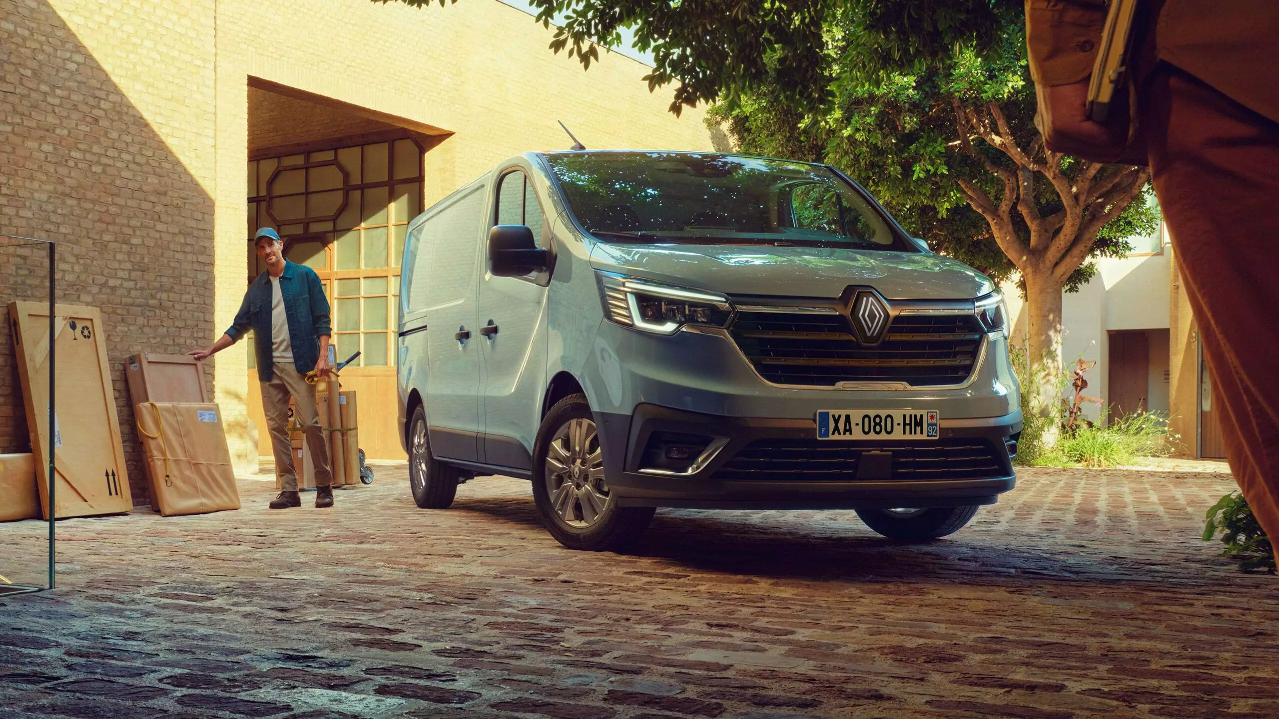 Silhouette renault trafic van - Groupealso